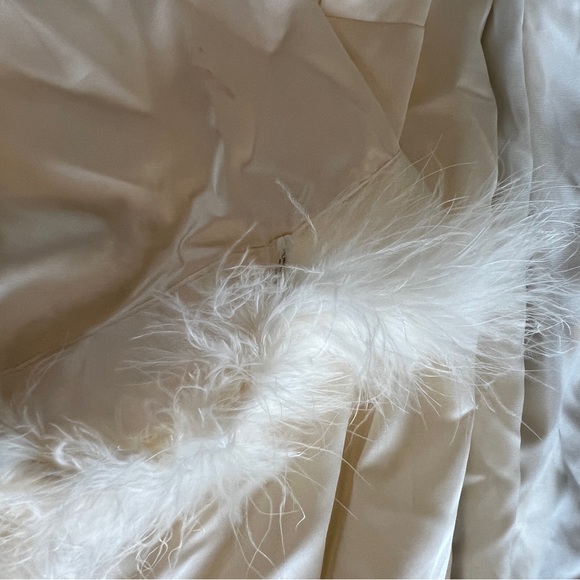 White cream bridal robe with fuzzy sleeve trim size M - Picture 8 of 14